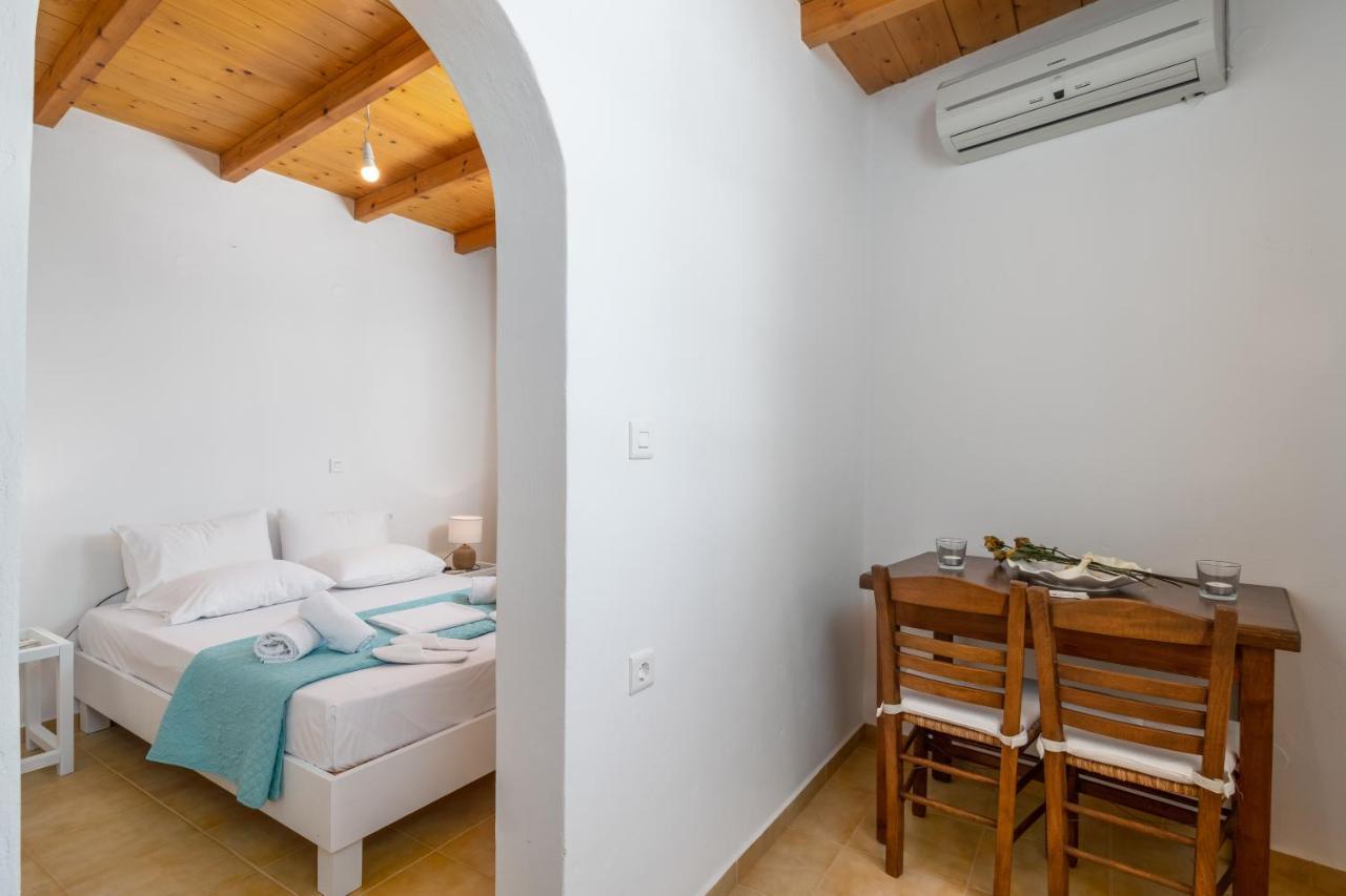 Lina And Babis' Adamantas (Milos)